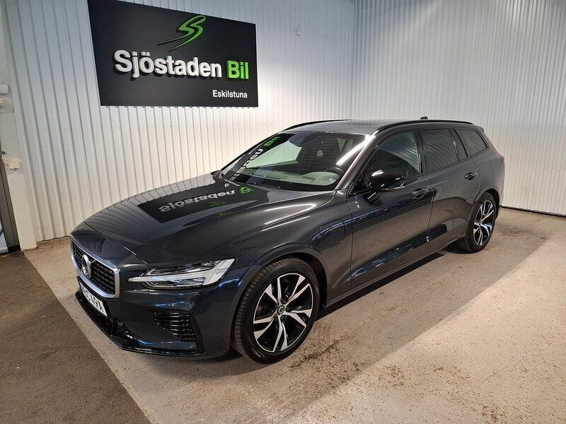 Grå Begagnad 2020 Volvo V60 R-Design Kombi | 379 900 kr (Marknadspris) - Bild 1/3