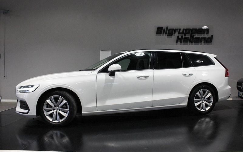 Vit Begagnad 2020 Volvo V60 Momentum Kombi | 229 900 kr (Marknadspris) - Bild 1/4
