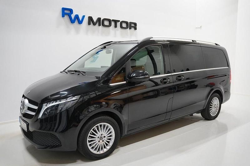 Svart Begagnad 2022 Mercedes V250 Avantgarde Minibuss | 599 900 kr (Marknadspris) - Bild 1/4