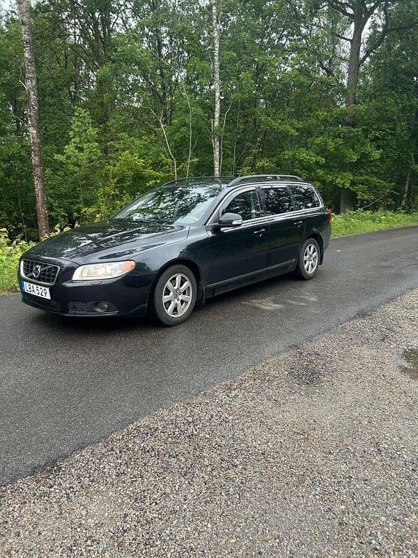 Svart Begagnad 2011 Volvo V70 Momentum Kombi | 45 000 kr (Bra pris) - Bild 1/4