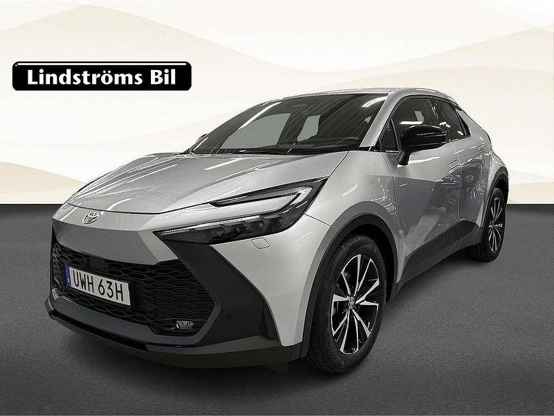 Silver Begagnad 2024 Toyota C-HR Style SUV | 374 900 kr (Lite dyr) - Bild 1/3