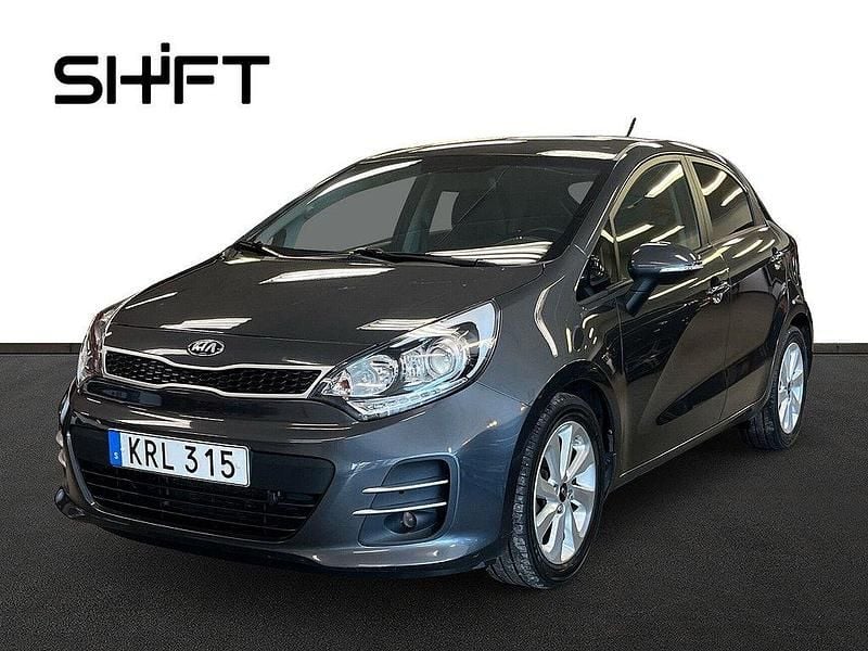 Grå Begagnad 2014 Kia Rio Halvkombi | 109 900 kr (Lite dyr) - Bild 1/4