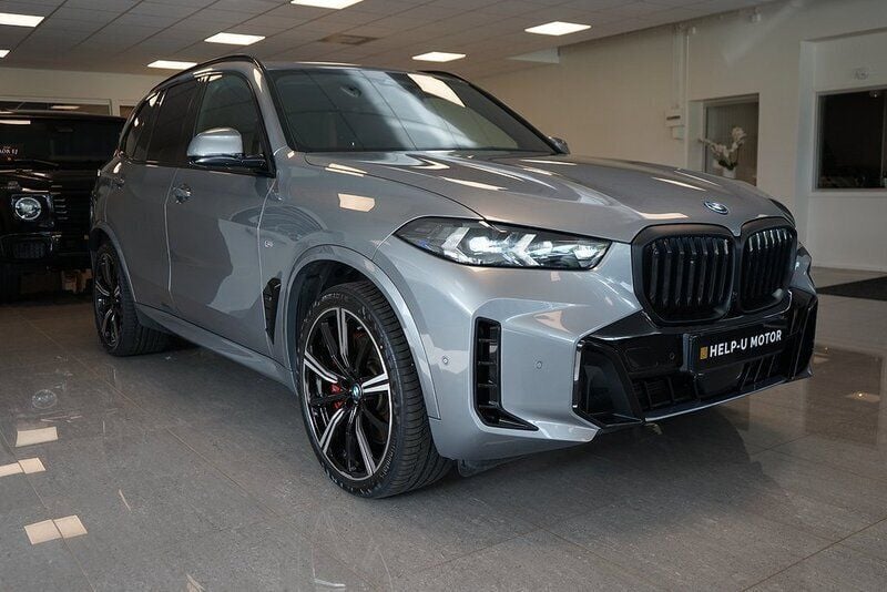 Grå Begagnad 2023 BMW X5 M Sport SUV | 1 019 000 kr (Superpris) - Bild 1/4