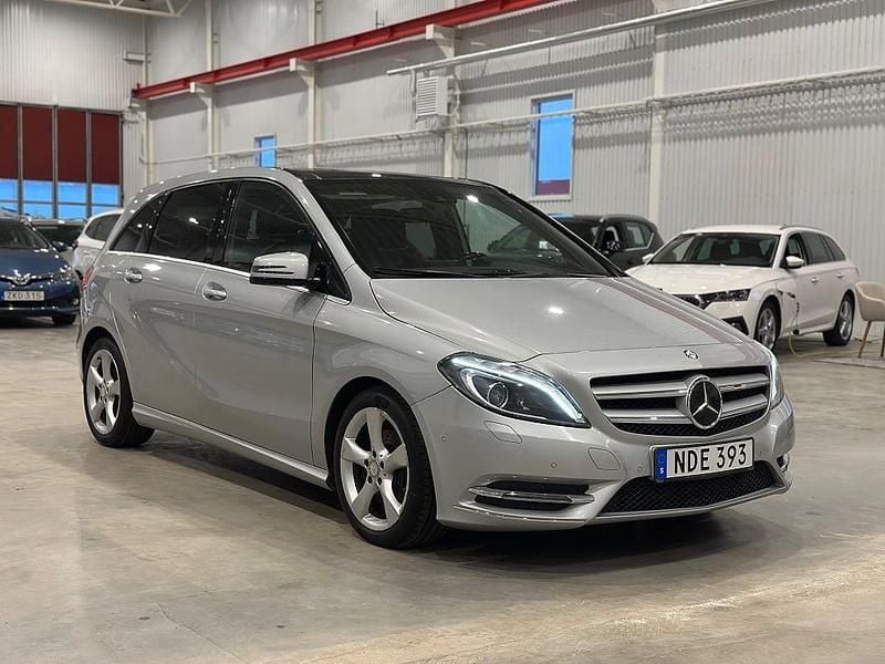 Begagnad Mercedes B200 136 HK (100 kW) 2012 Silver Minibuss