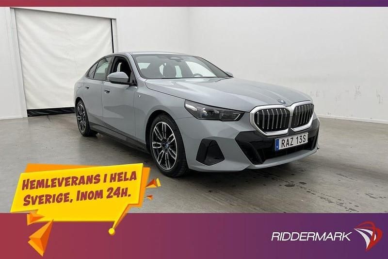 Grå Begagnad 2024 BMW 530 M Sport Sedan | 609 800 kr - Bild 1/3