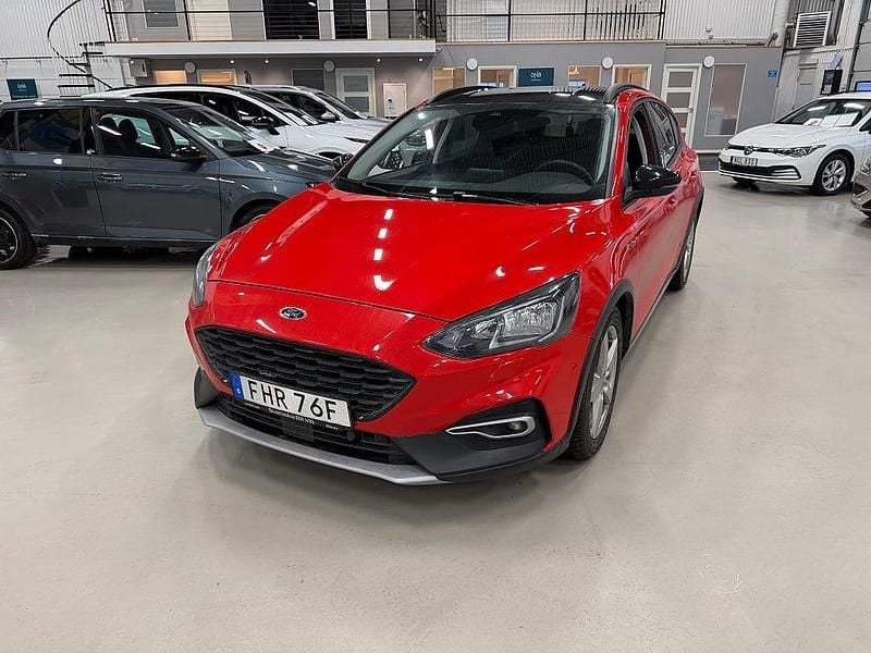 Röd Begagnad 2019 Ford Focus Active Halvkombi | 189 000 kr (Marknadspris) - Bild 1/4