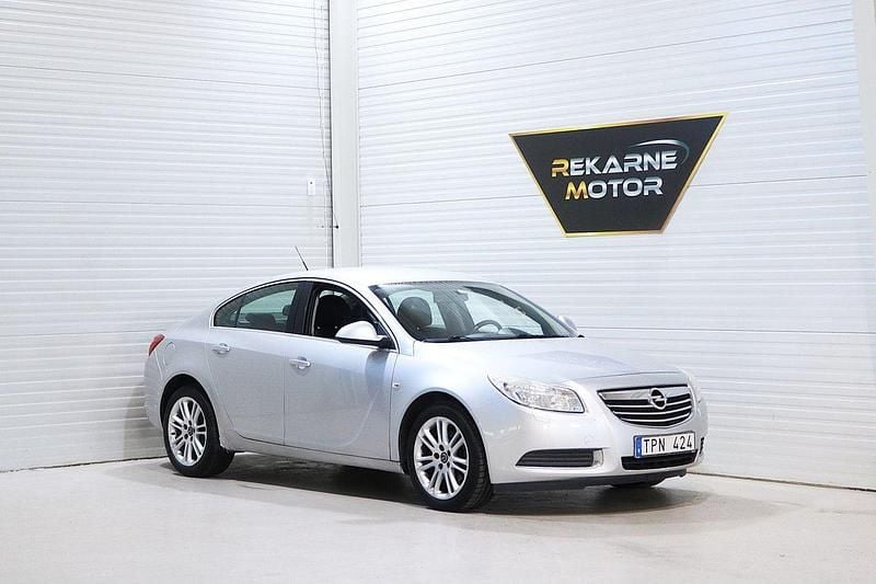 Grå Begagnad 2009 Opel Insignia Edition Sedan | 49 800 kr (Marknadspris) - Bild 1/3