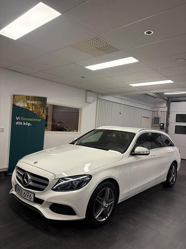 Vit Begagnad 2015 Mercedes GLC43 AMG AMG Kombi | 159 900 kr - Bild 1/4
