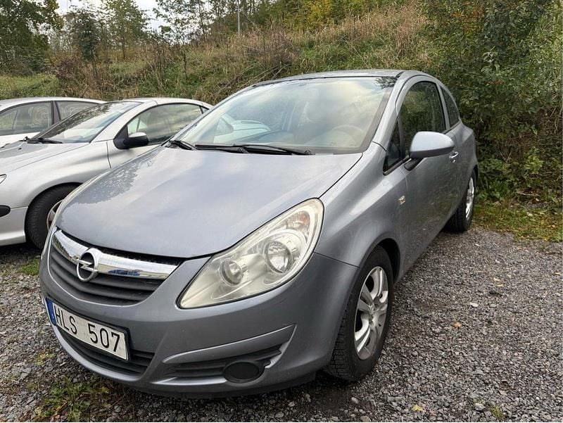 Grå Begagnad 2008 Opel Corsa Halvkombi | 49 000 kr (Lite dyr) - Bild 1/2
