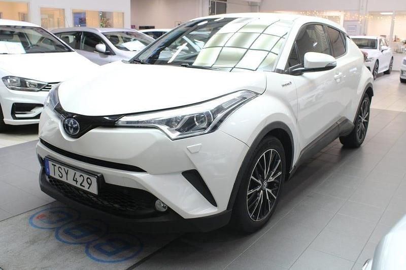 Vit Begagnad 2018 Toyota C-HR Edition SUV | 199 900 kr (Marknadspris) - Bild 1/4