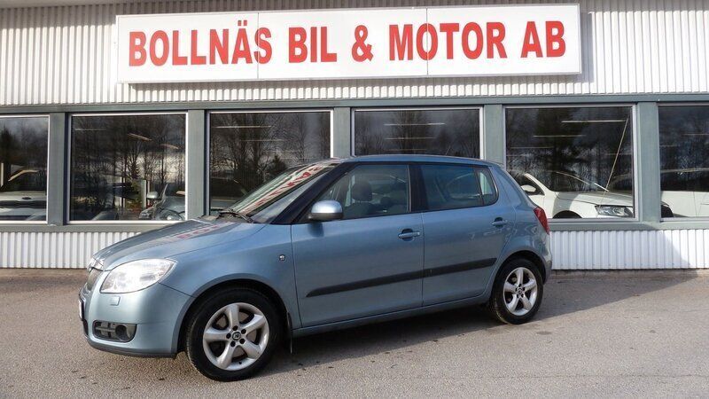 Ljusgrå Begagnad 2007 Skoda Fabia Halvkombi | 42 000 kr (Marknadspris) - Bild 1/4