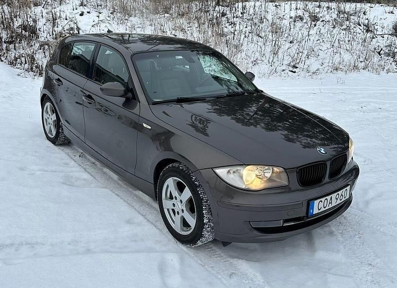 Begagnad 2009 BMW 120 Halvkombi | 64 000 kr (Lite dyr) - Bild 1/4