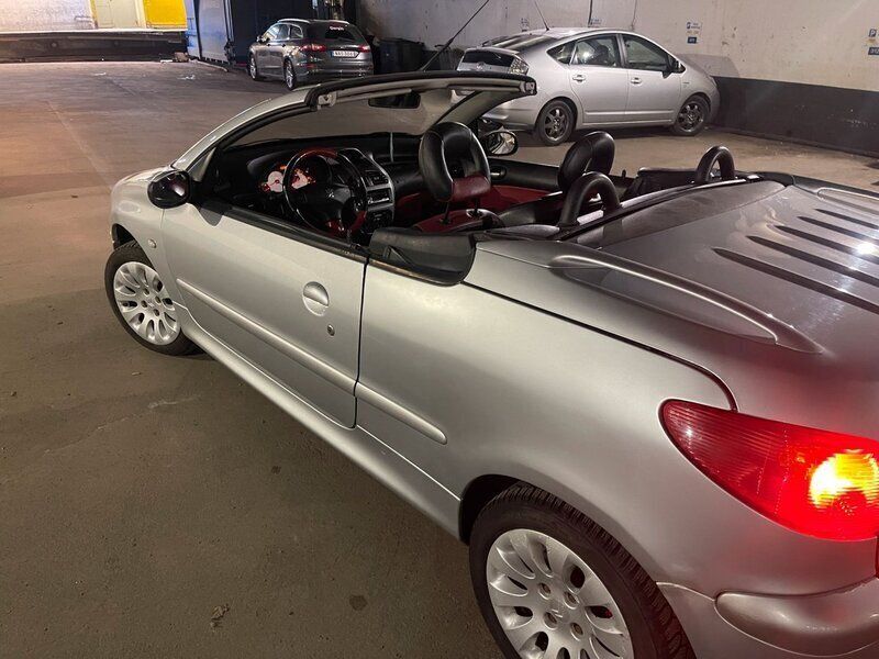 Begagnad Peugeot 206 CC 109 HK (80 kW) 2004 Silver Cab