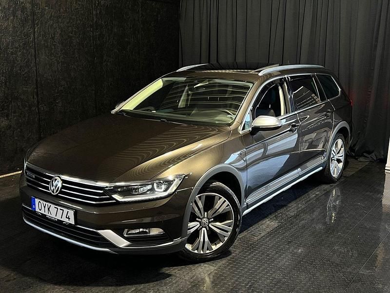 Mörkbrun Begagnad 2015 VW Passat Alltrack Kombi | 159 500 kr (Lite dyr) - Bild 1/4