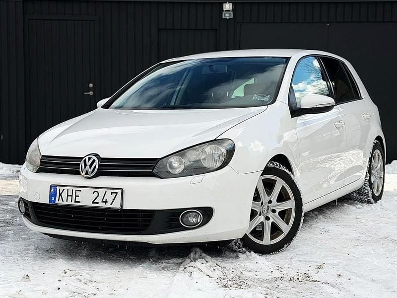 Begagnad VW Golf VI 105 HK (77 kW) 2010 Vit Halvkombi