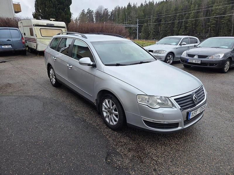 Begagnad VW Passat Comfortline 150 HK (110 kW) 2006 Silver Kombi