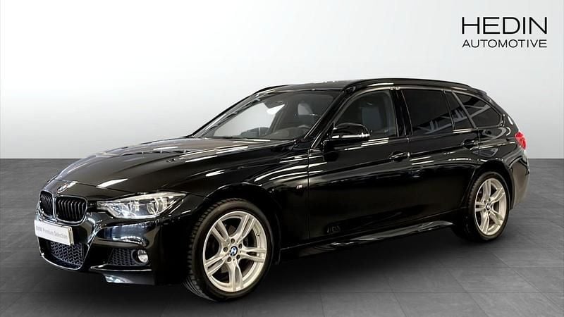 Svart (black) Begagnad 2019 BMW 320 M Sport Kombi | 268 700 kr (Bra pris) - Bild 1/4