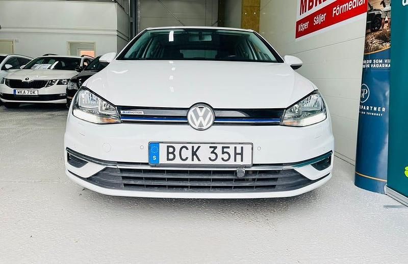 Begagnad VW Golf VII 131 HK (96 kW) 2019 Vit