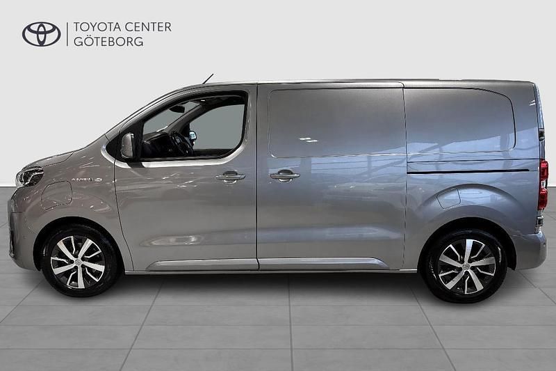 Begagnad Toyota Proace 100 kW (137 HK) 2021 Silver Minibuss