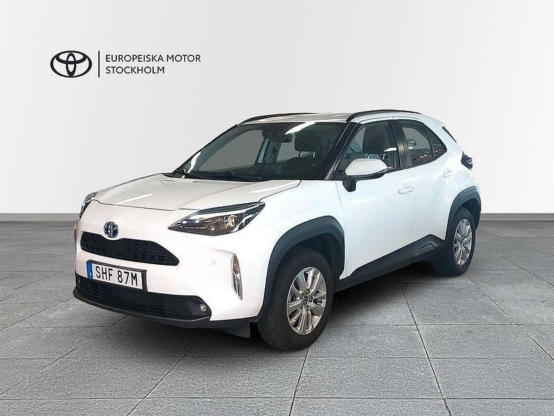 Vit Begagnad 2023 Toyota Yaris Cross Active SUV | 259 900 kr (Bra pris) - Bild 1/4