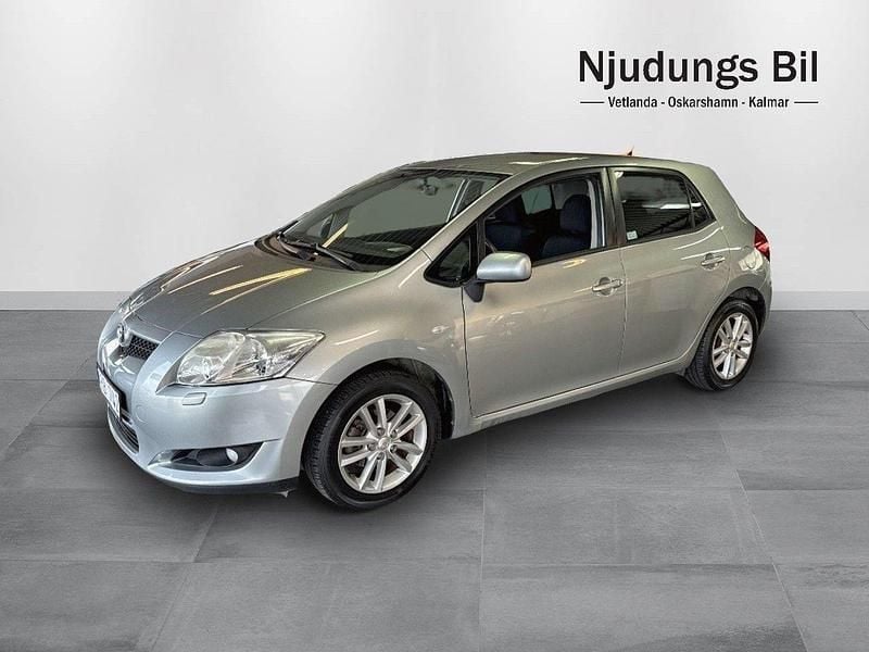 Grå Begagnad 2008 Toyota Auris Halvkombi | 72 900 kr (Lite dyr) - Bild 1/4