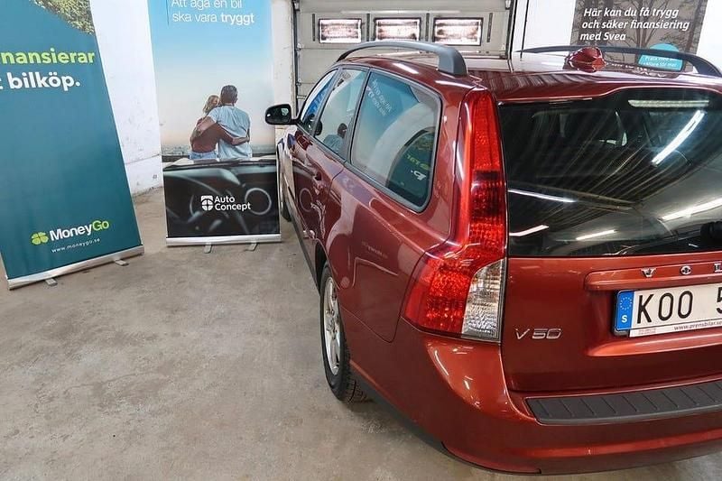 Begagnad Volvo V50 Kinetic 109 HK (80 kW) 2010 Röd Kombi