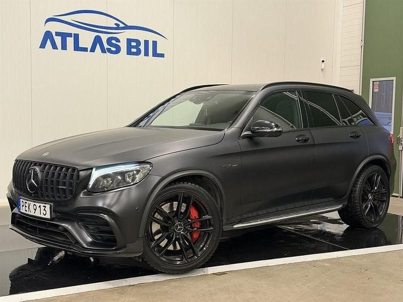 Grå Begagnad 2018 Mercedes GLC63 AMG AMG SUV | 549 900 kr (Marknadspris) - Bild 1/4