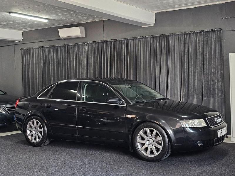 Svart Begagnad 2002 Audi A4 Sport Sedan | 19 900 kr - Bild 1/4