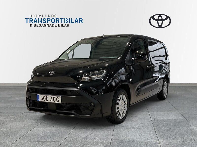 Svart Ny 2024 Toyota Proace City Van | 366 375 kr (Lite dyr) - Bild 1/4