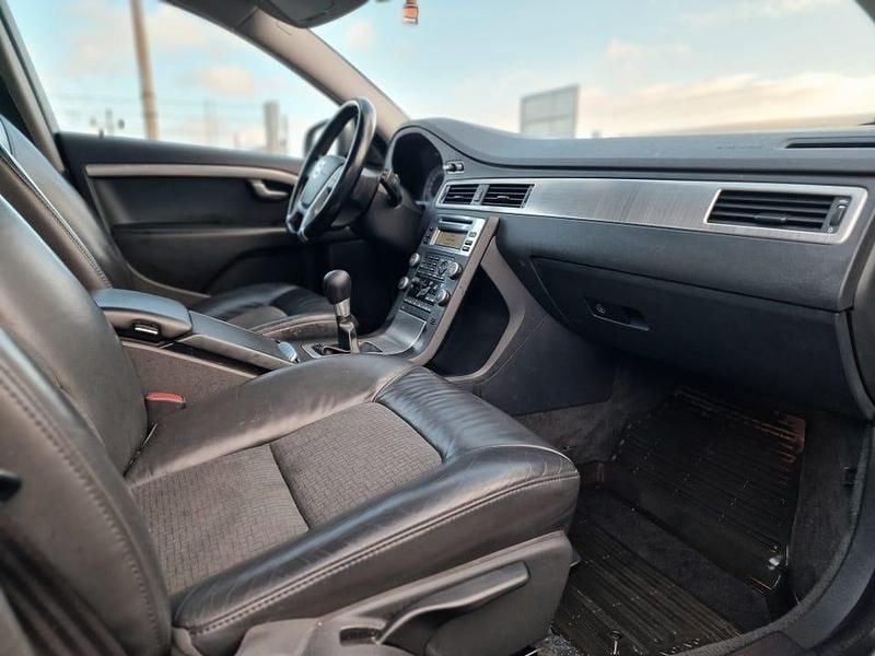 Begagnad Volvo V70 175 HK (128 kW) 2010 Ljus brun metallic Kombi