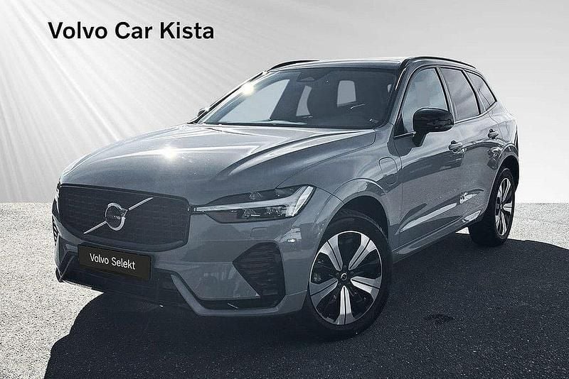 Grå Begagnad 2023 Volvo XC60 Plus SUV | 519 900 kr (Marknadspris) - Bild 1/3