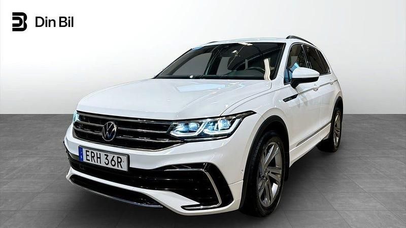 Vit Begagnad 2021 VW Tiguan R-line SUV | 309 900 kr (Marknadspris) - Bild 1/4