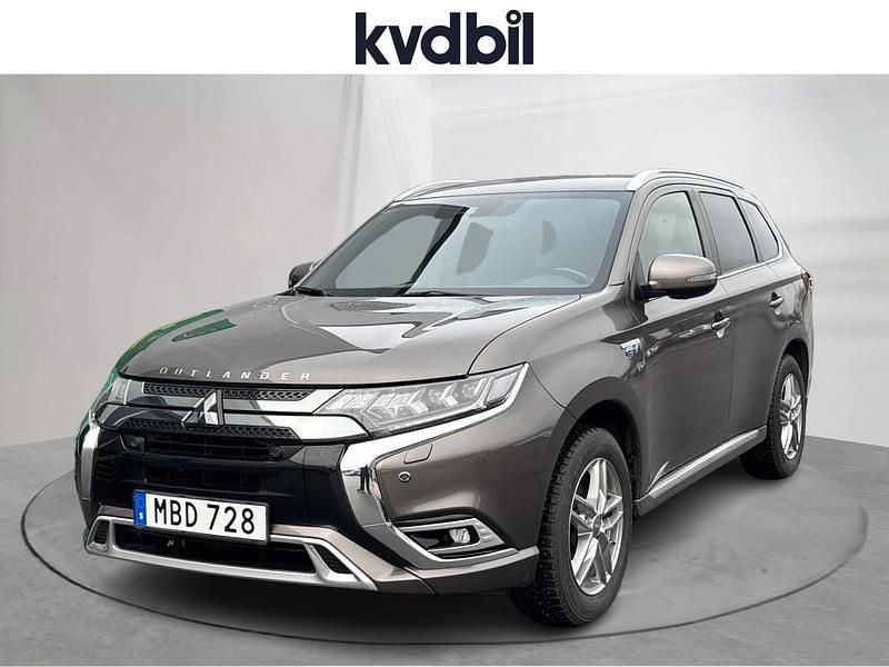 Brun Begagnad 2020 Mitsubishi Outlander P-HEV | 227 000 kr (Marknadspris) - Bild 1/3