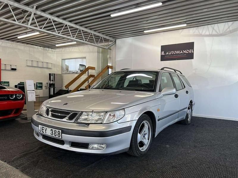 Ljusgrå Begagnad 1999 Saab 9-5 Kombi | 9 900 kr - Bild 1/4
