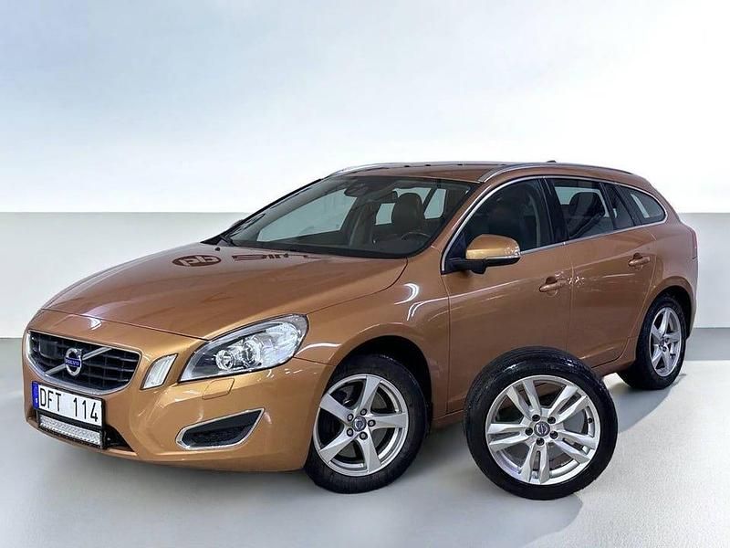 Brun Begagnad 2010 Volvo V60 Summum Kombi | 89 900 kr (Marknadspris) - Bild 1/4