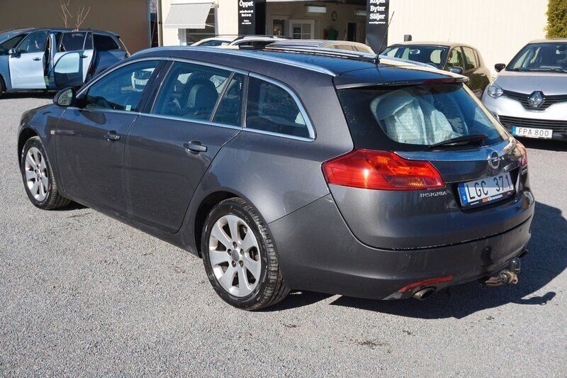 Begagnad Opel Insignia 180 HK (132 kW) 2011 Grå Kombi