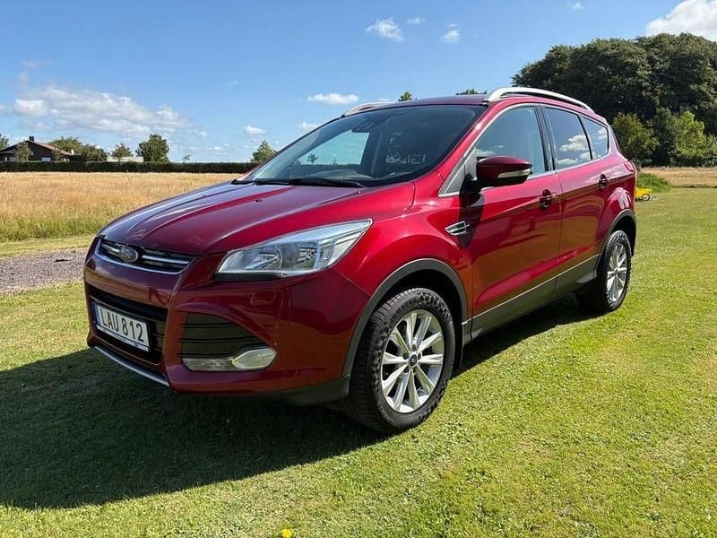 Rödmetallic Begagnad 2016 Ford Kuga Titanium SUV | 79 900 kr (Bra pris) - Bild 1/4