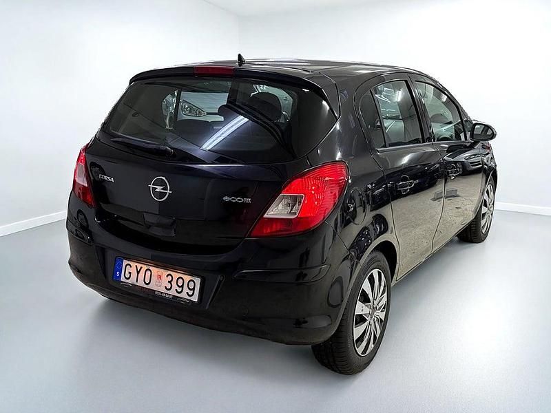 Begagnad Opel Corsa 75 HK (55 kW) 2008 Svart Halvkombi