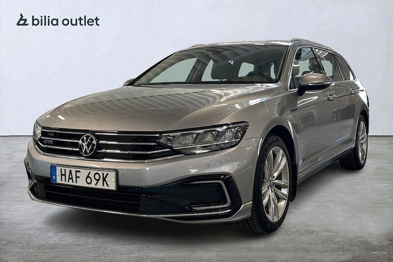 Silver Begagnad 2021 VW Passat GTE Kombi | 259 900 kr (Marknadspris) - Bild 1/3