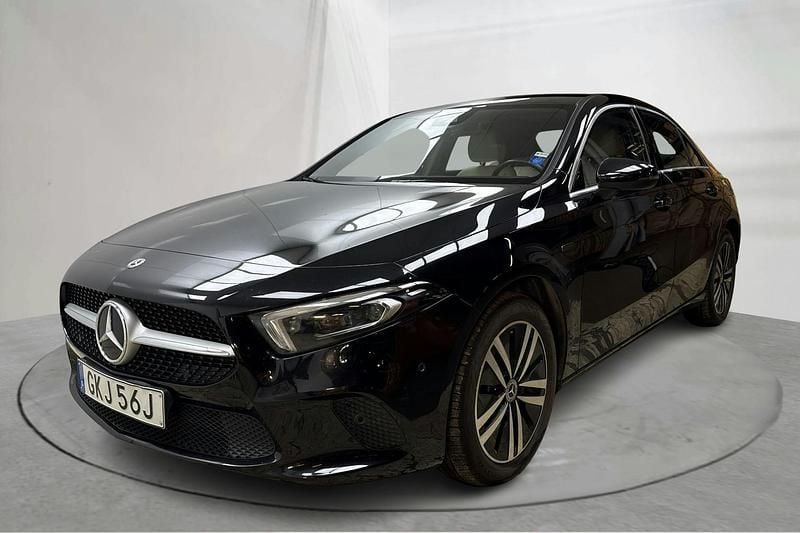 Svart Begagnad 2021 Mercedes A250 Edition Sedan | 274 000 kr - Bild 1/4