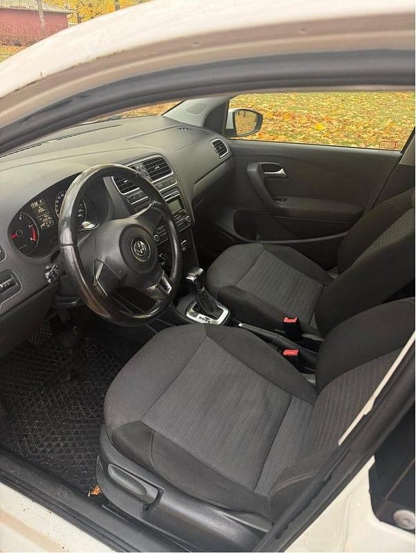 Begagnad VW Polo 90 HK (66 kW) 2010 Vit Halvkombi