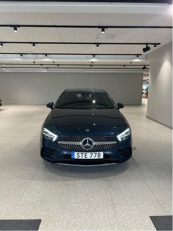 Begagnad 2021 Mercedes A250 Halvkombi | 280 000 kr (Dyr) - Bild 1/4