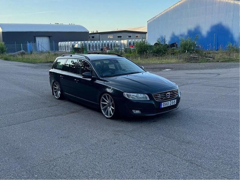 Grå Begagnad 2016 Volvo V70 Standard Kombi | 69 000 kr (Bra pris) - Bild 1/4