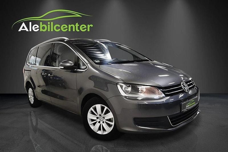 Begagnad VW Sharan 140 HK (102 kW) 2012 Grå Minibuss
