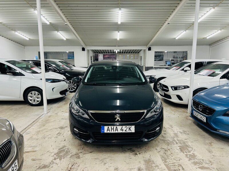 Mörkgrå (grå) Begagnad 2019 Peugeot 308 Active Halvkombi | 89 999 kr (Marknadspris) - Bild 1/4