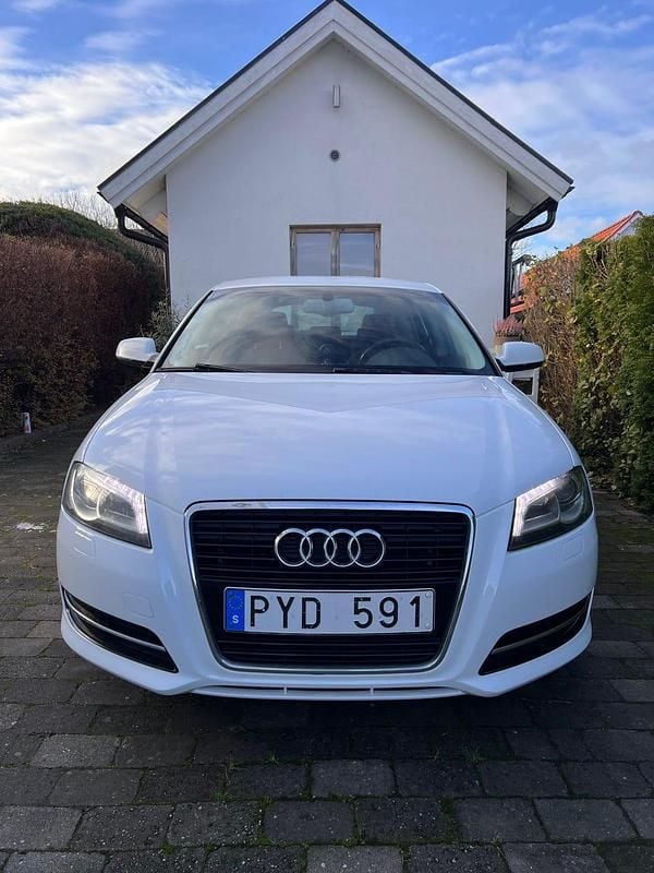 Vit Begagnad 2013 Audi A3 Sportback Halvkombi | 85 000 kr (Bra pris) - Bild 1/4
