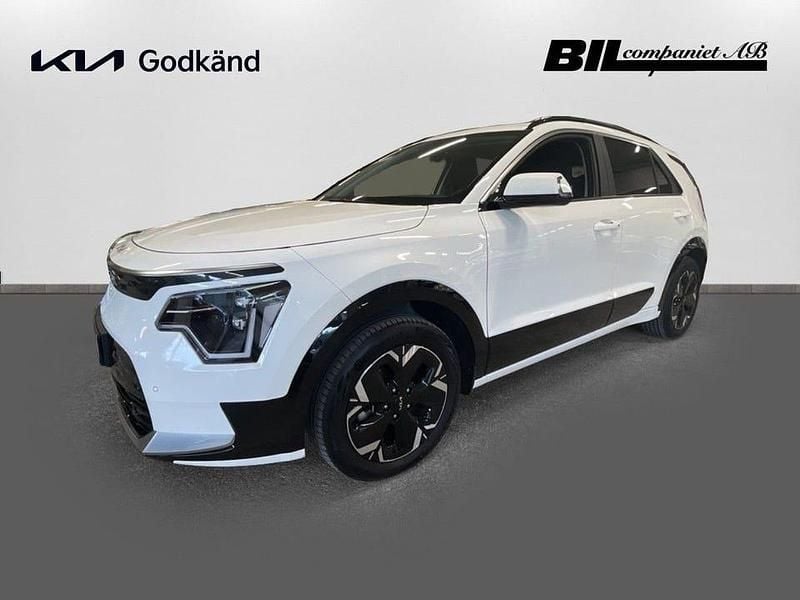 Clear white Begagnad 2024 Kia e-Niro Advance SUV | 439 000 kr - Bild 1/4