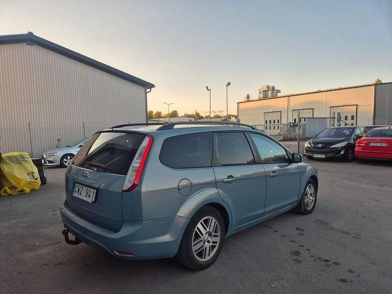 Begagnad Ford Focus Titanium 125 HK (91 kW) 2010 Grå Kombi