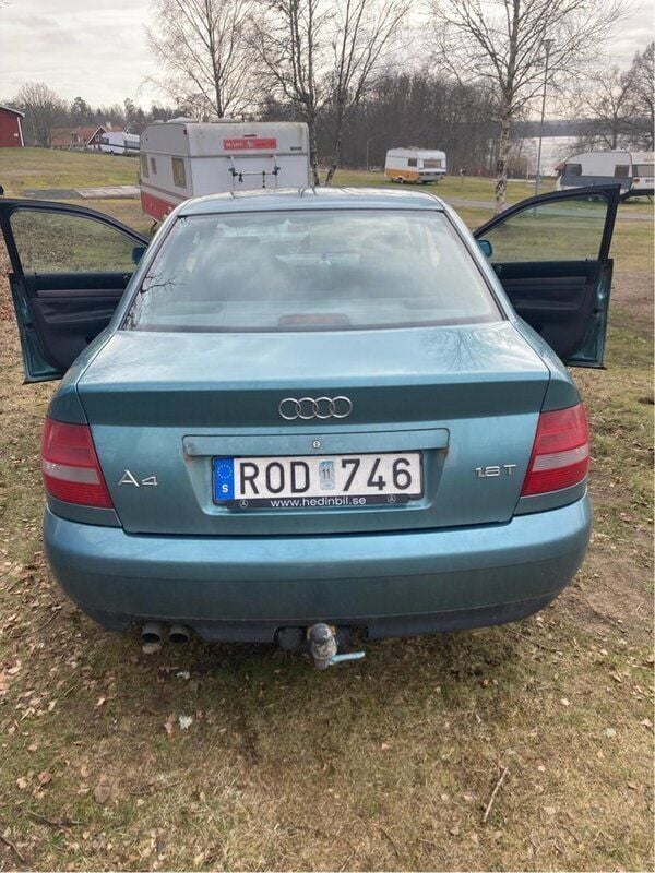 Grön Begagnad 2000 Audi A4 Comfort Sedan | 16 000 kr - Bild 1/4