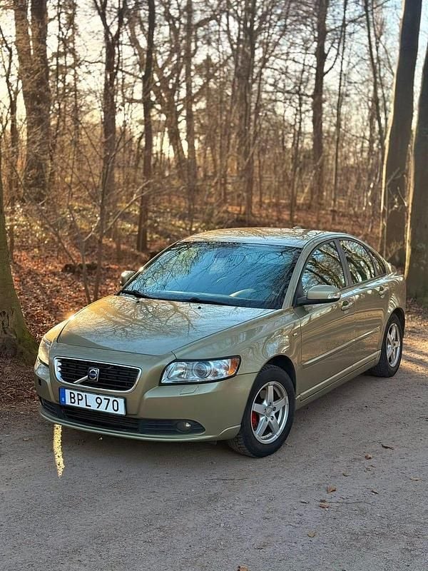 Grön Begagnad 2009 Volvo S40 Sedan | 30 000 kr (Dyr) - Bild 1/4